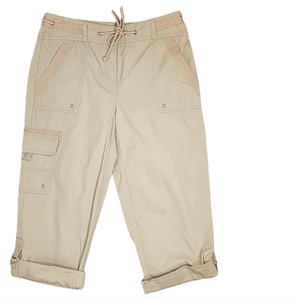 Jones NY.  100% cotton Khaki Capri Cargo Pants. Size 6P